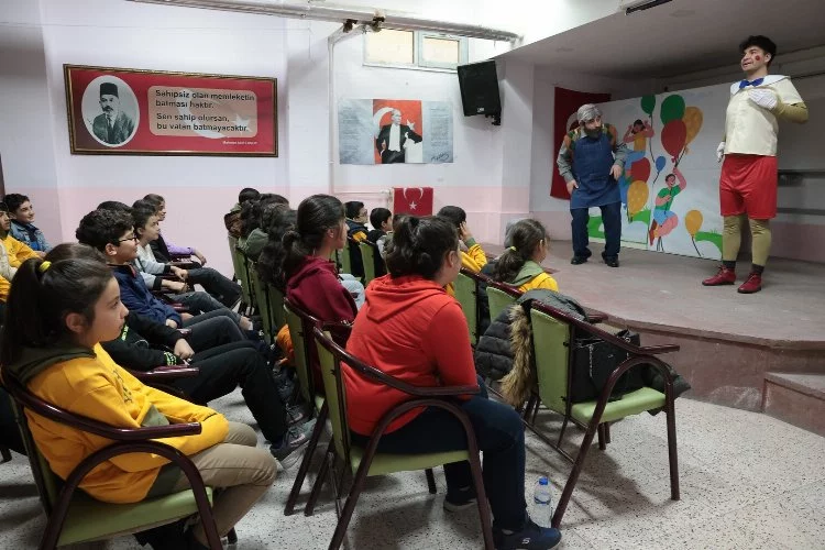 Nevşehir'de depremzede çocuklara tiyatro morali