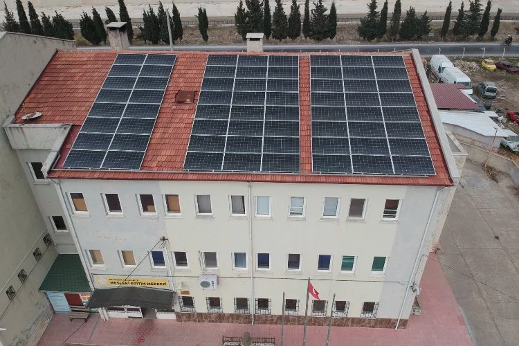 Balıkesir'de okulun çatısına GES kurdular... Sattıkları elektrikle laboratuvar yaptılar