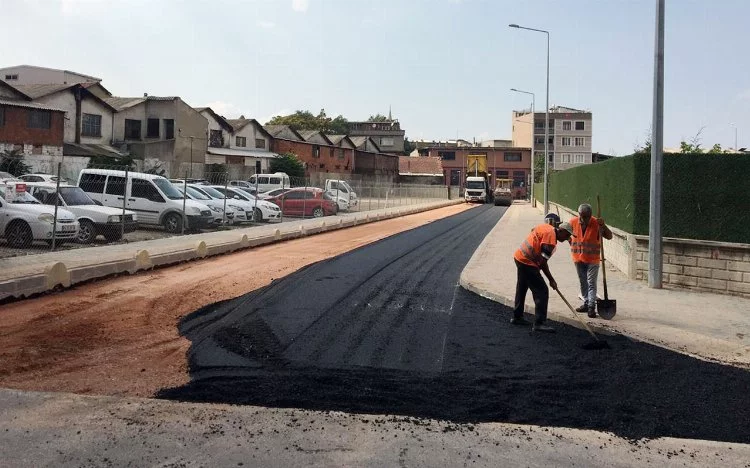Bursa Osmangazi'de altyapı sonrası üstyapı çalışmalarına devam