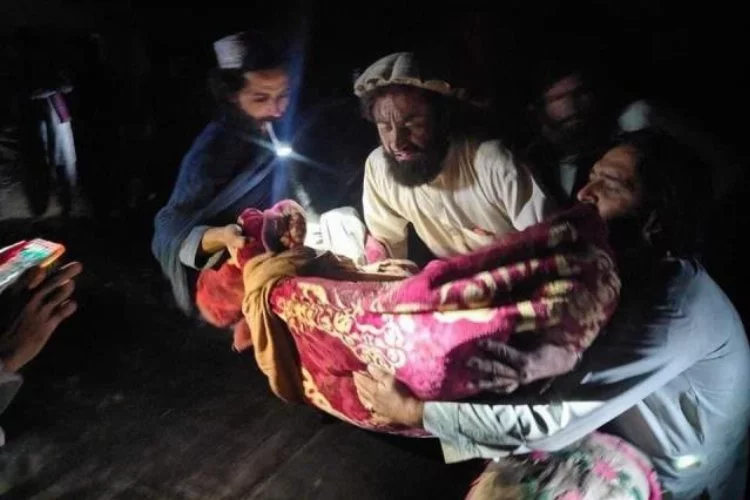 Afganistan'daki depremde ölü sayısı 920'ye yükseldi