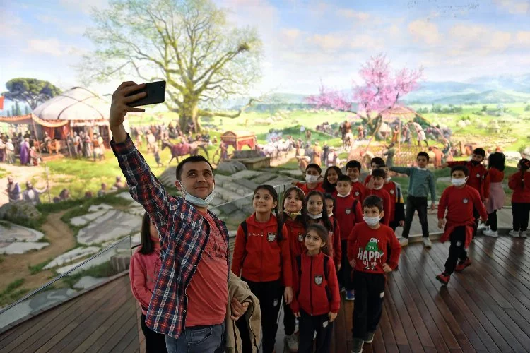 Bursa Osmangazi'de “Tıngır Mıngır Ülke” çocuklarla buluştu