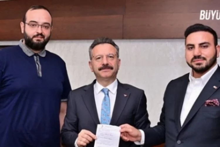 Vali Aksoy'dan Türk Kızılay'ına kurban bağışı