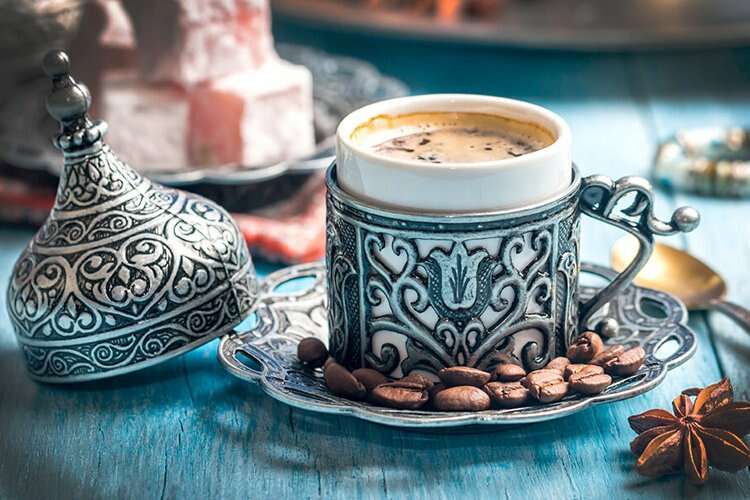 Zarif Türk kahvesi fincanları